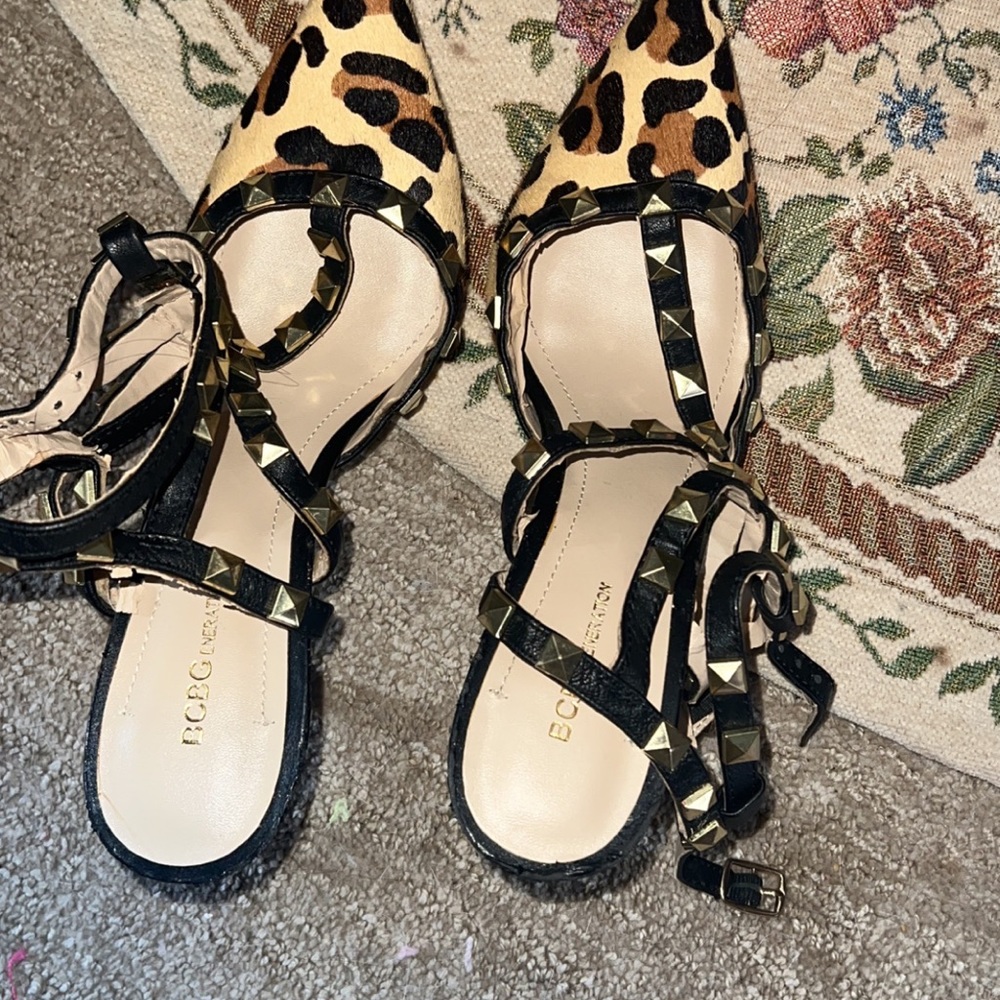 BCBG leopard cheetah print kitten heels